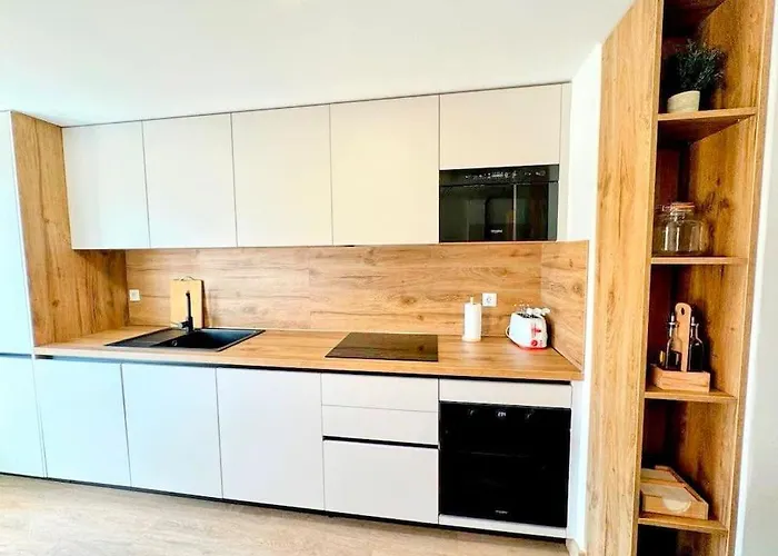 Estrella Bermeja * Estepona